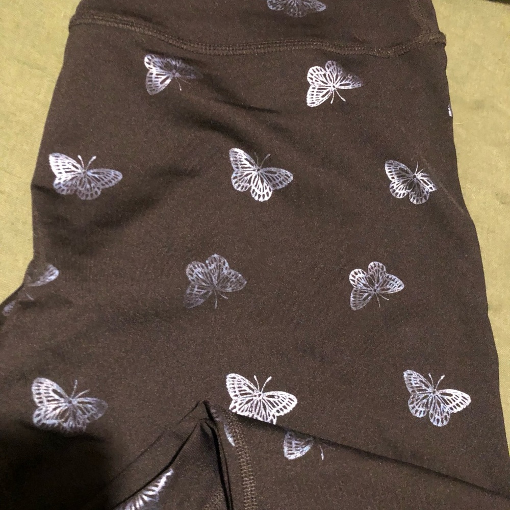 ๐ BEYOND YOGA BLK LEGGINGS W/ METALLIC BUTTERFLY PRINT- 2X! ๐ - Picture 9 of 13